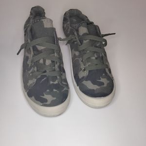 Time and true shoes size 7.5 us women green